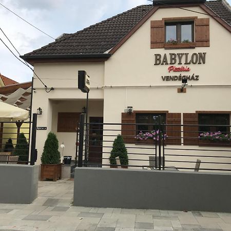 Babylon Pizzeria Vendeghaz Hotel Miskolc Luaran gambar