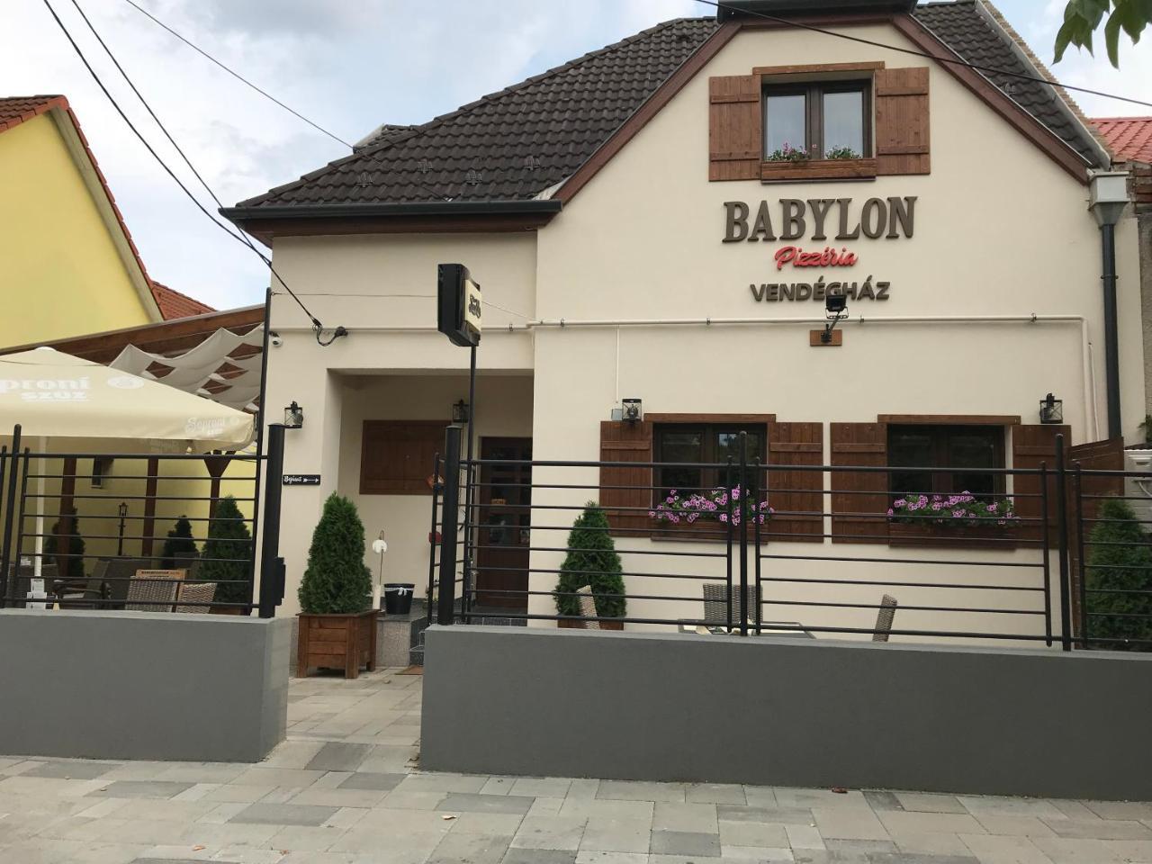 Babylon Pizzeria Vendeghaz Hotel Miskolc Luaran gambar